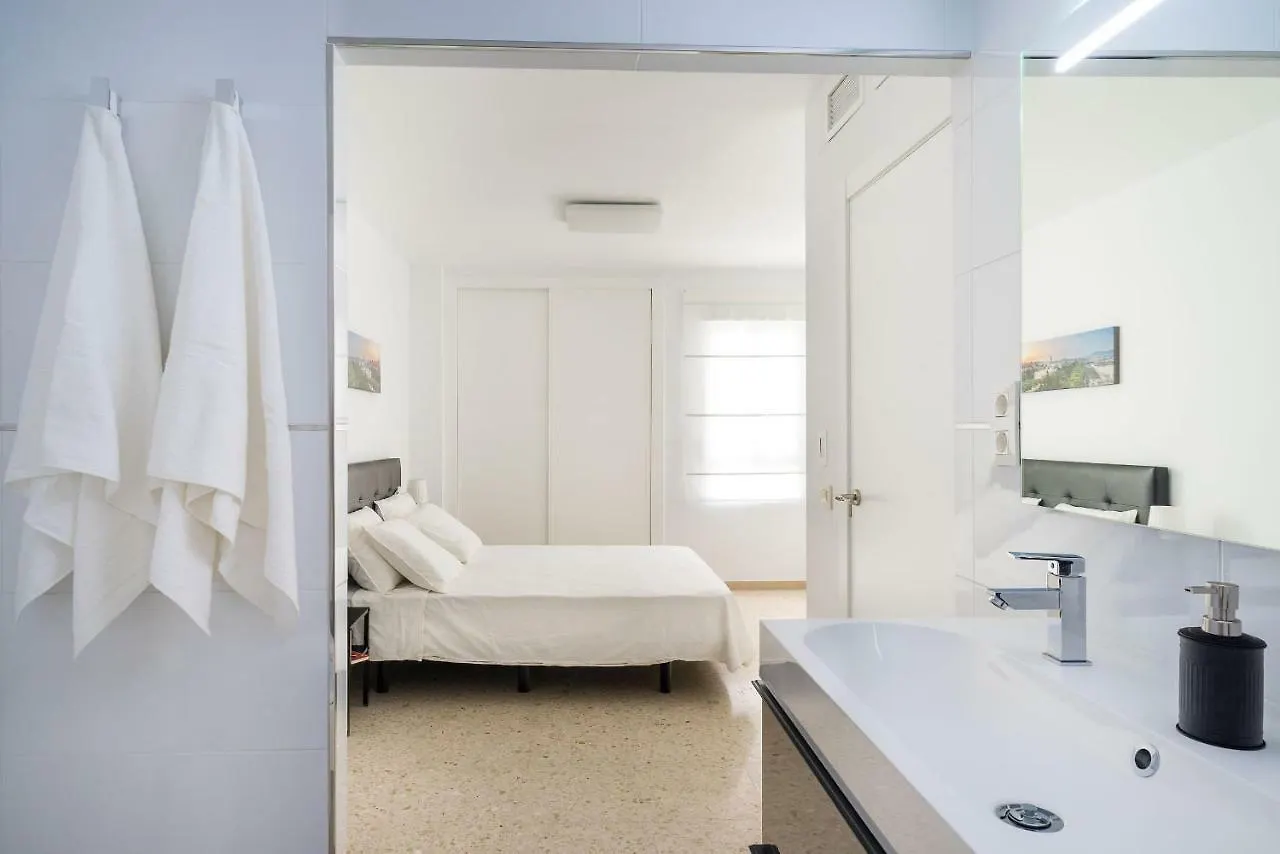 Arcos Beach Infostays - Free Parking Málaga Appartamento